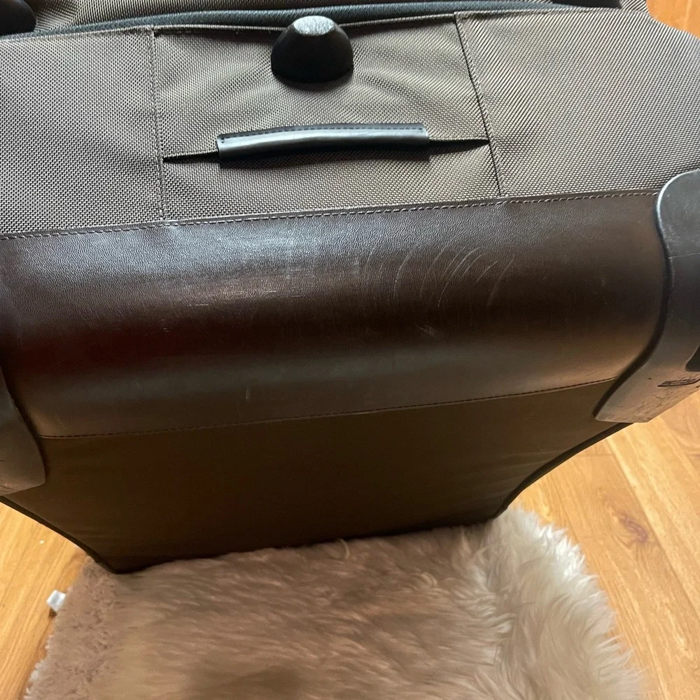 Tumi G4 22904B4 wheeled travel luggage